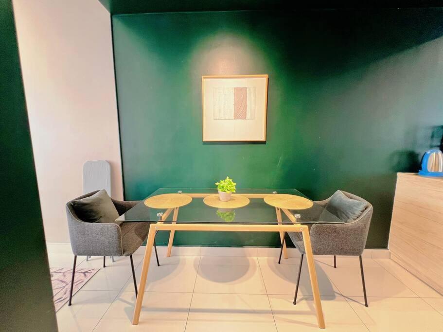 Studio Staycation D'Sara @ Linked Mrt, Near Thomson Hospital & Sungai Buloh Hospital Exterior foto